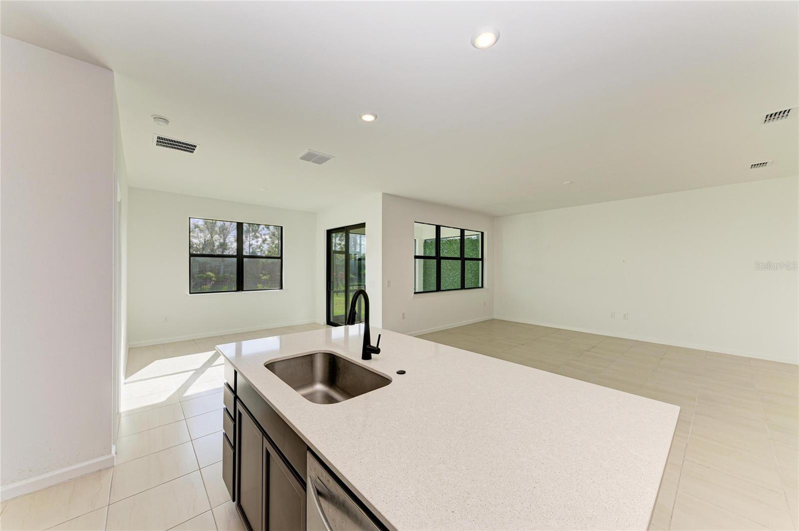 SAPPHIRE POINT PH IVA & IVB - Residential
