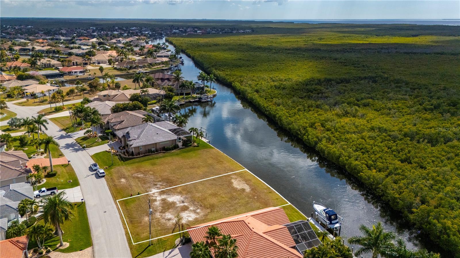 PUNTA GORDA ISLES SEC 15 - Land