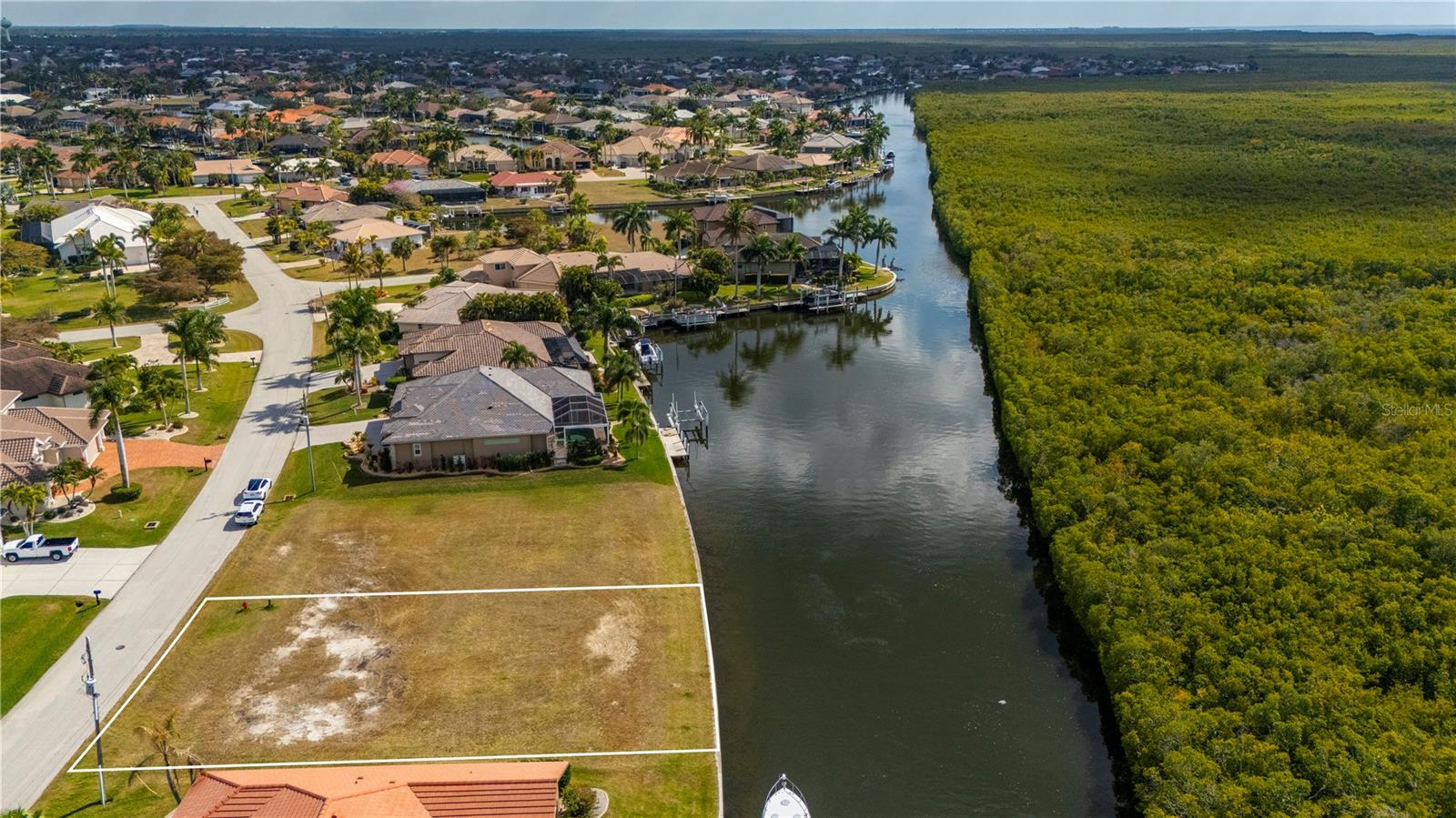 PUNTA GORDA ISLES SEC 15 - Land