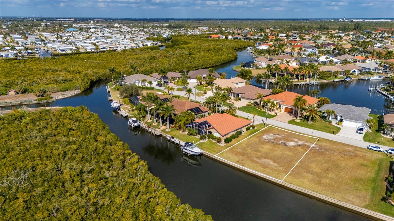 PUNTA GORDA ISLES SEC 15 - Land