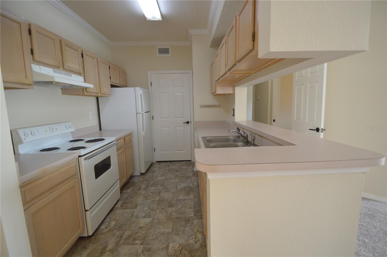 THE PINNACLE AT CARROLLWOOD A - Residential Lease