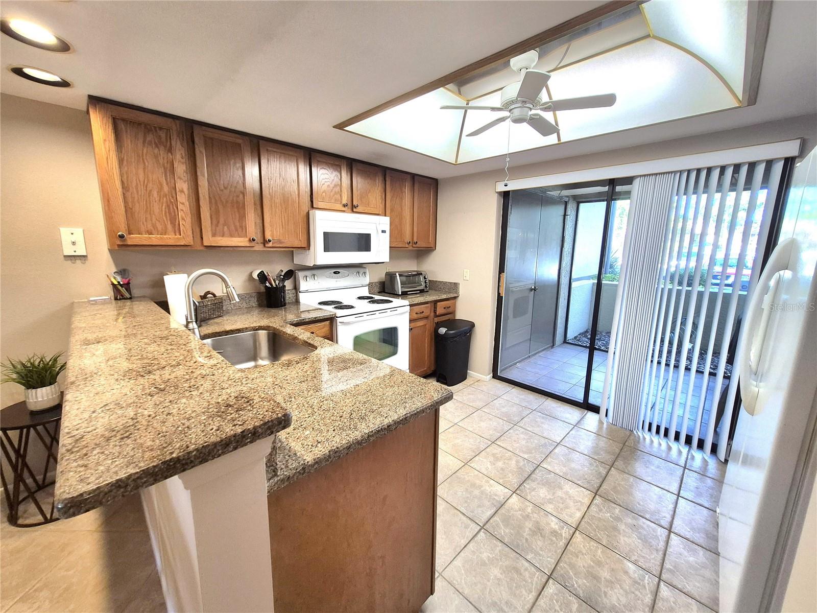 EAST LAKE WOODLANDS WOODLAKE RUN - Residential Lease