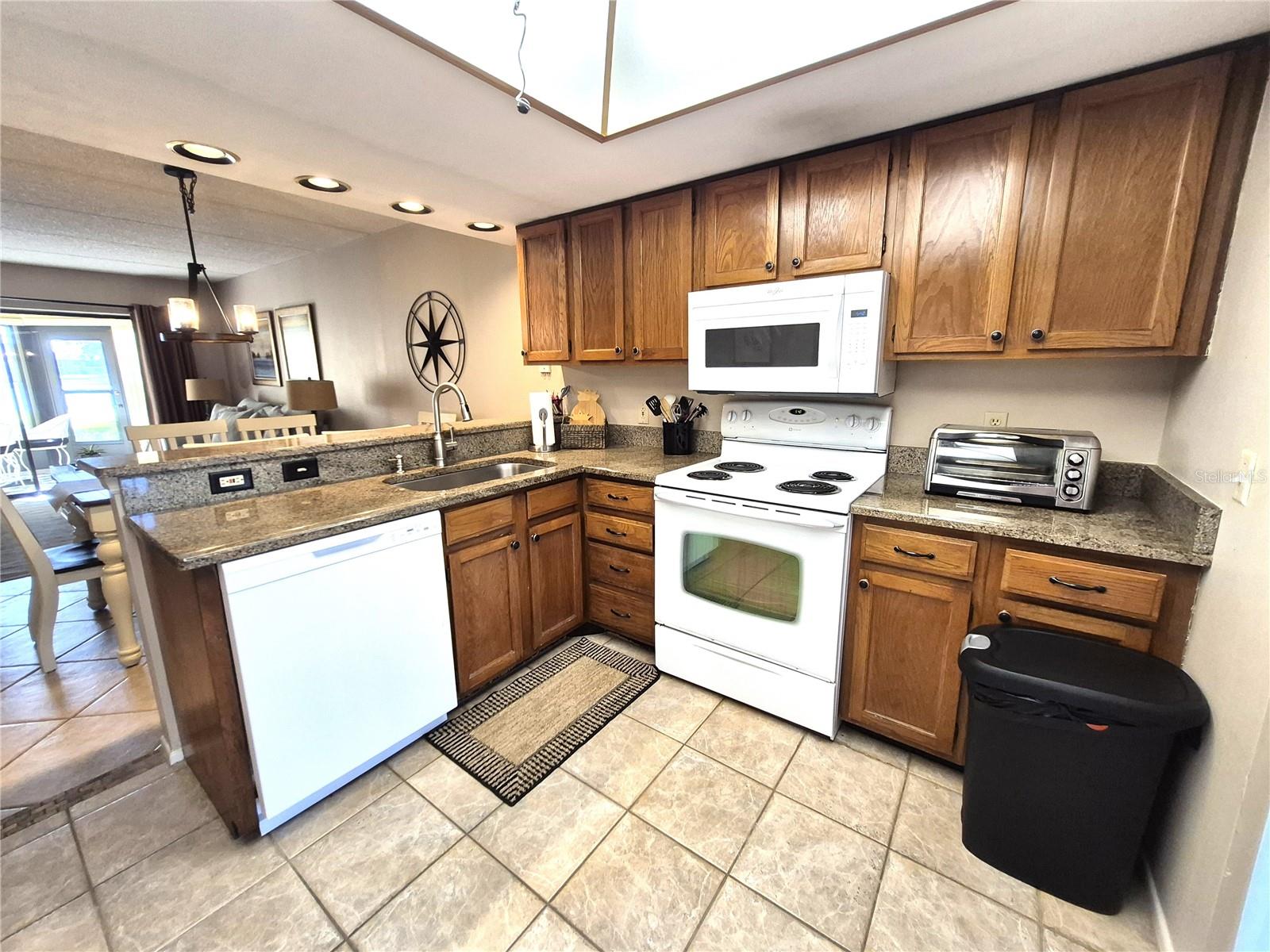 EAST LAKE WOODLANDS WOODLAKE RUN - Residential Lease