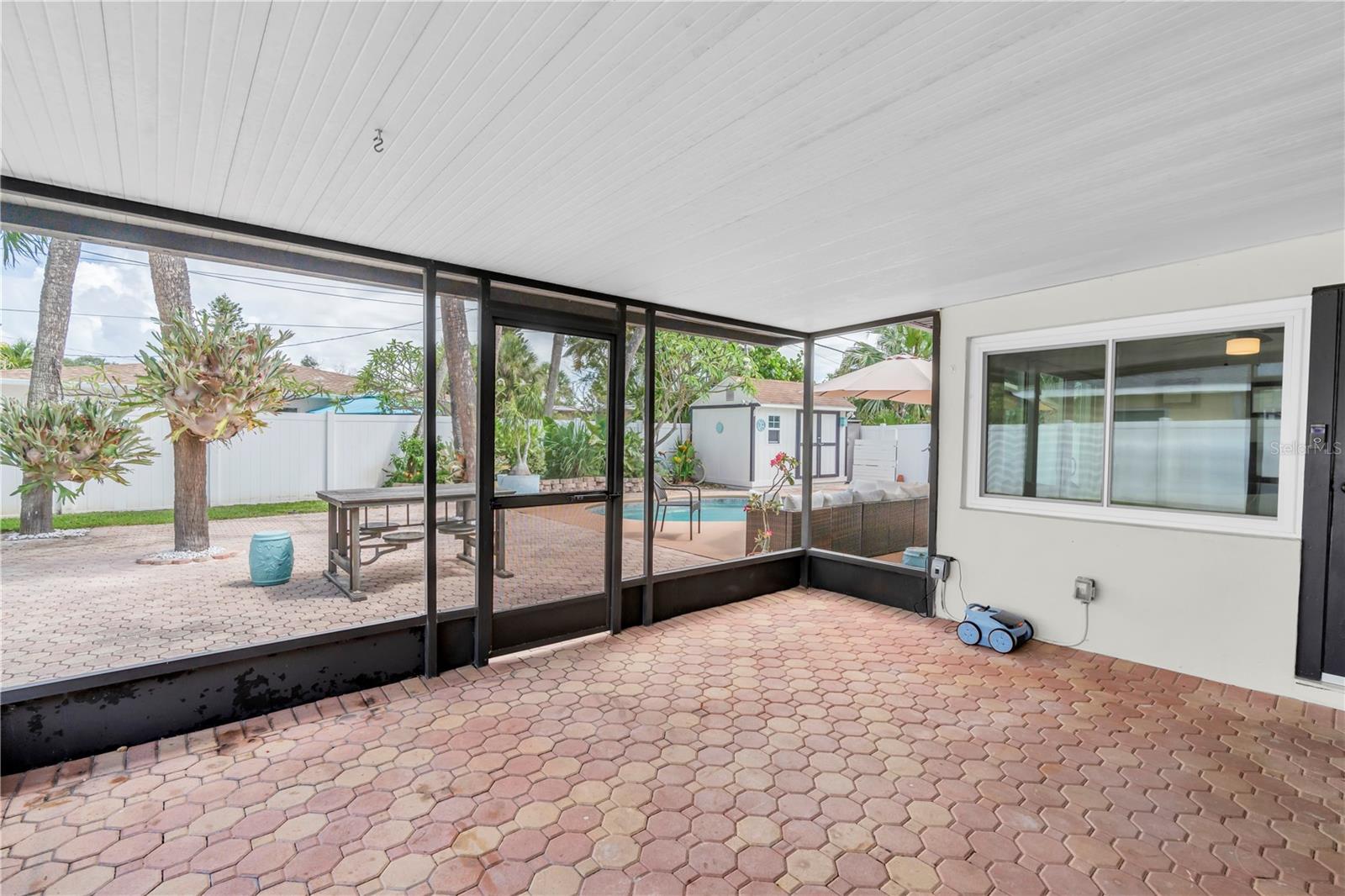 ST PETERSBURG BEACH NORTH UNIT 7 - Residential