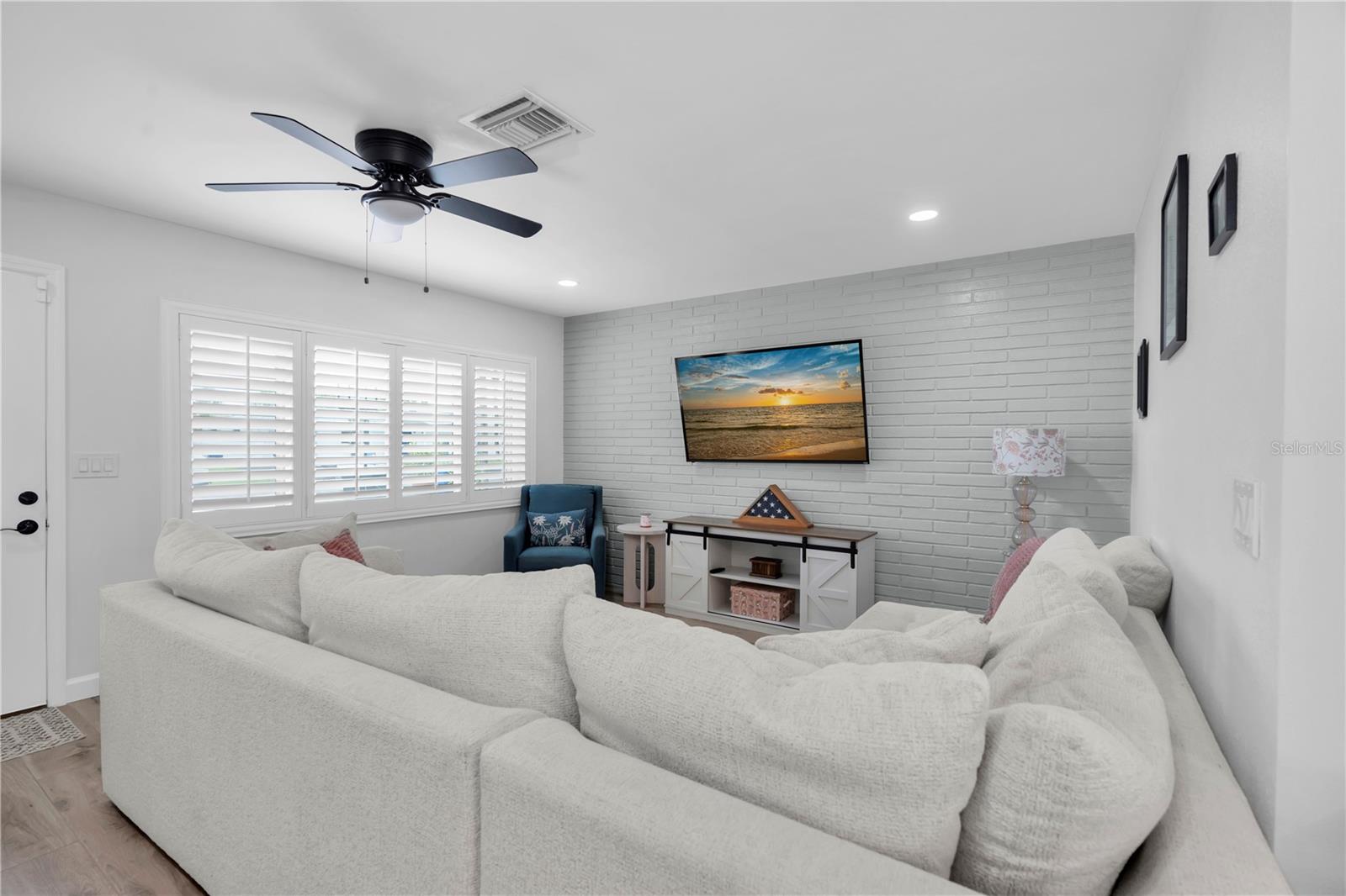 ST PETERSBURG BEACH NORTH UNIT 7 - Residential