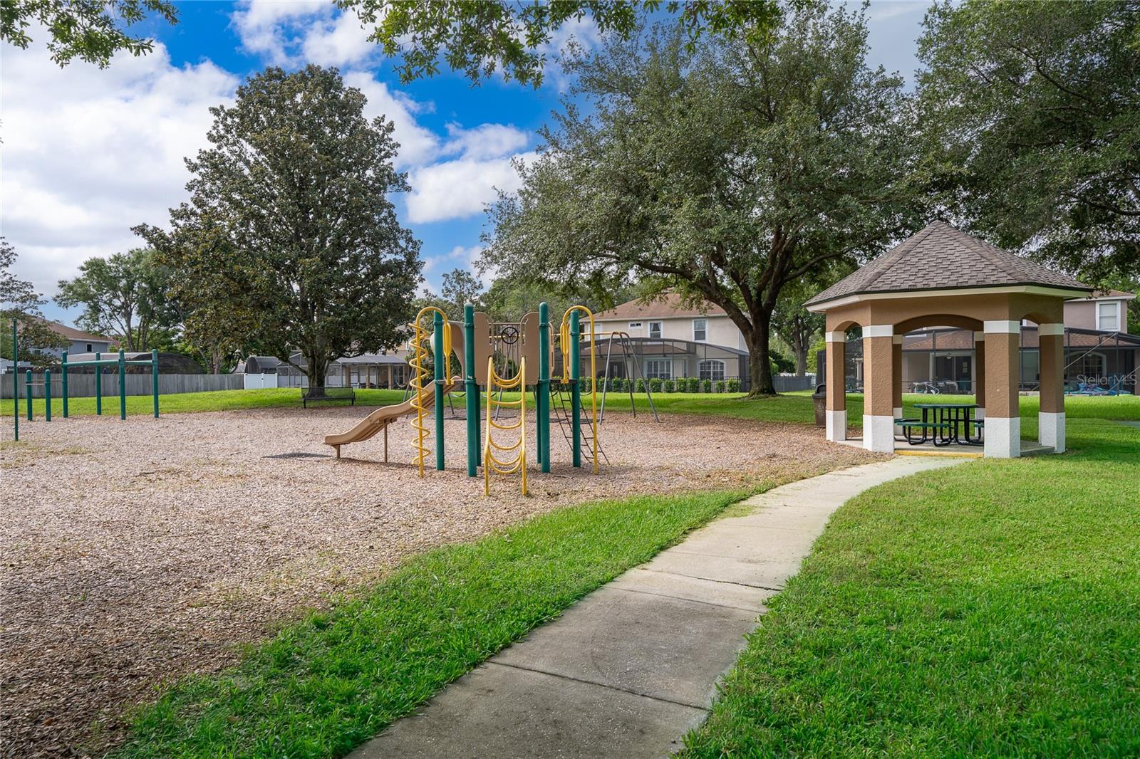 CHAPMAN GROVES - Residential