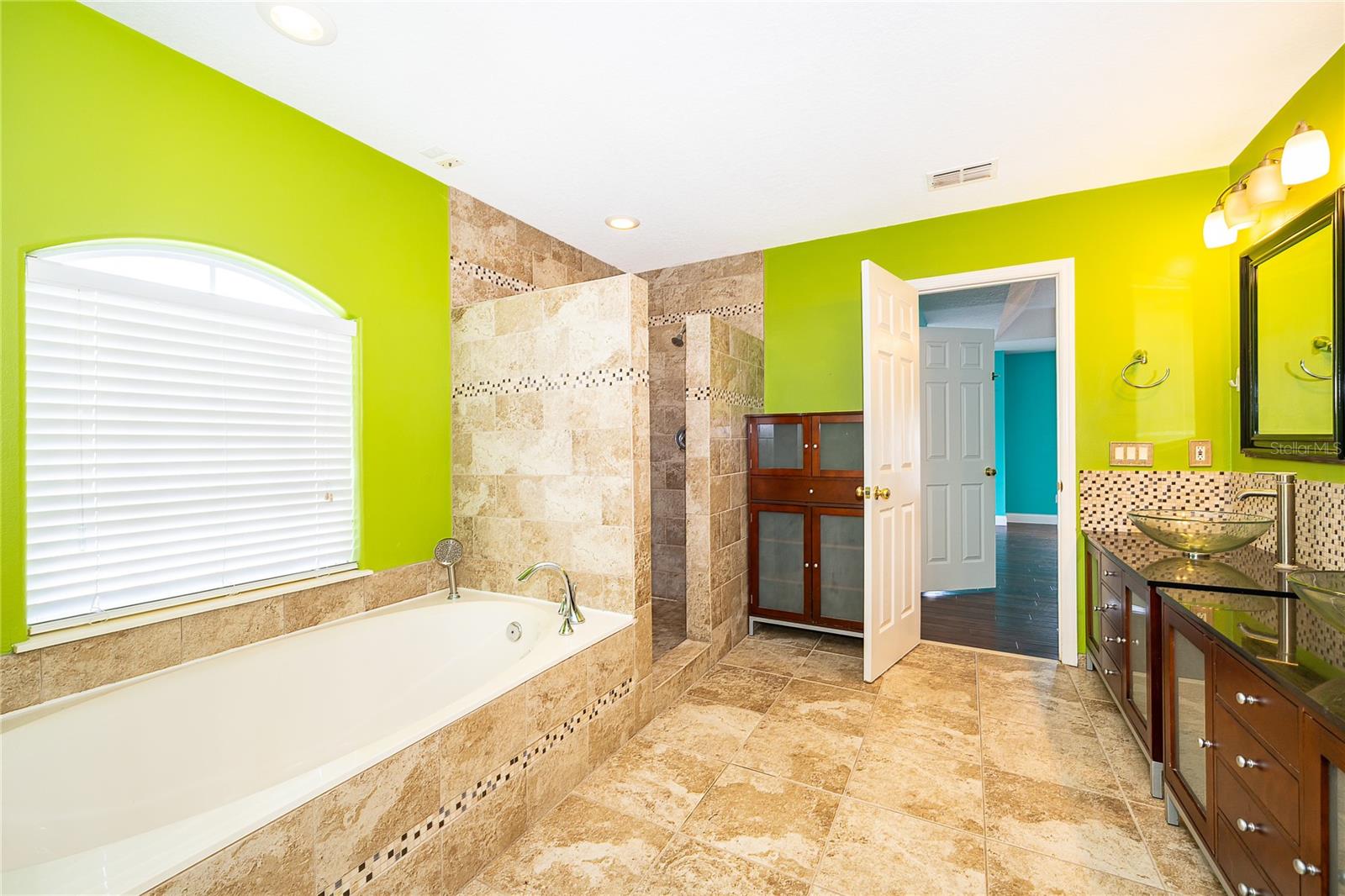 CHAPMAN GROVES - Residential