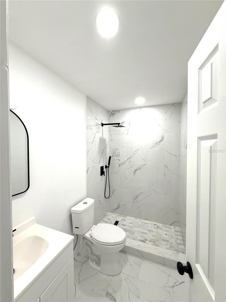 AVONDALE - Residential Lease
