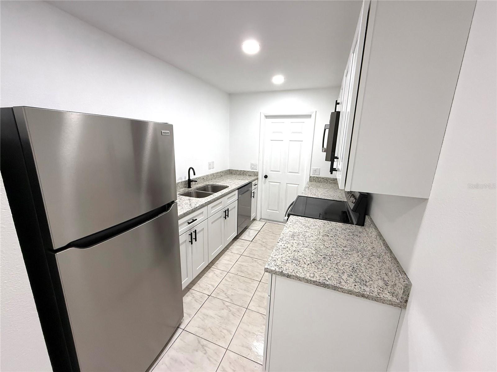 AVONDALE - Residential Lease