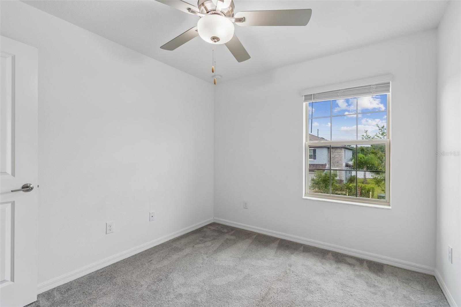 TOWNES/VERIDIAN - Residential Lease