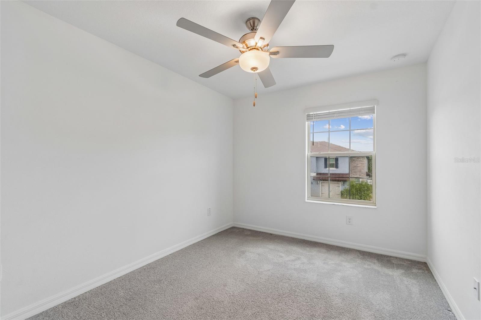 TOWNES/VERIDIAN - Residential Lease