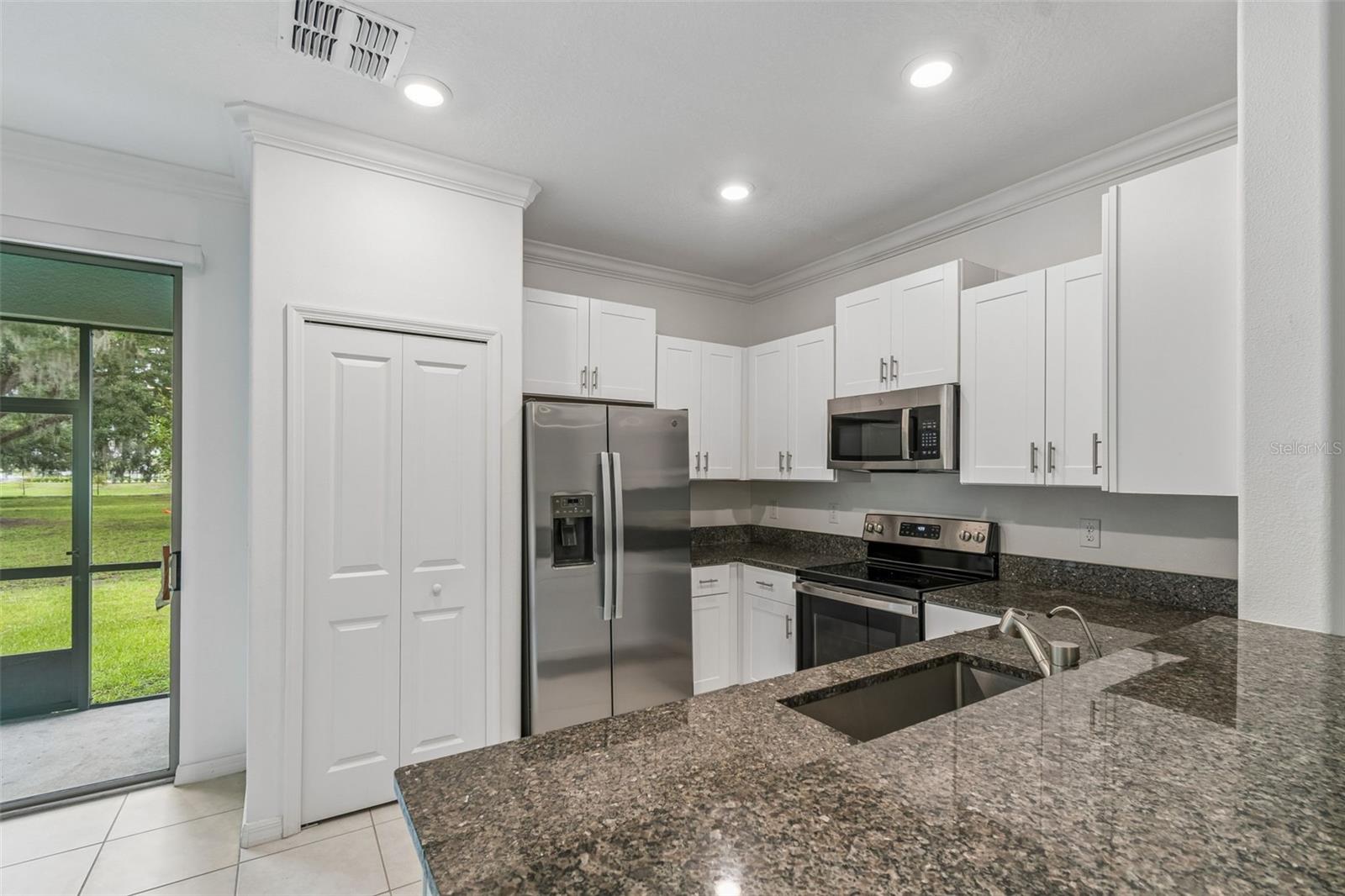 TOWNES/VERIDIAN - Residential Lease