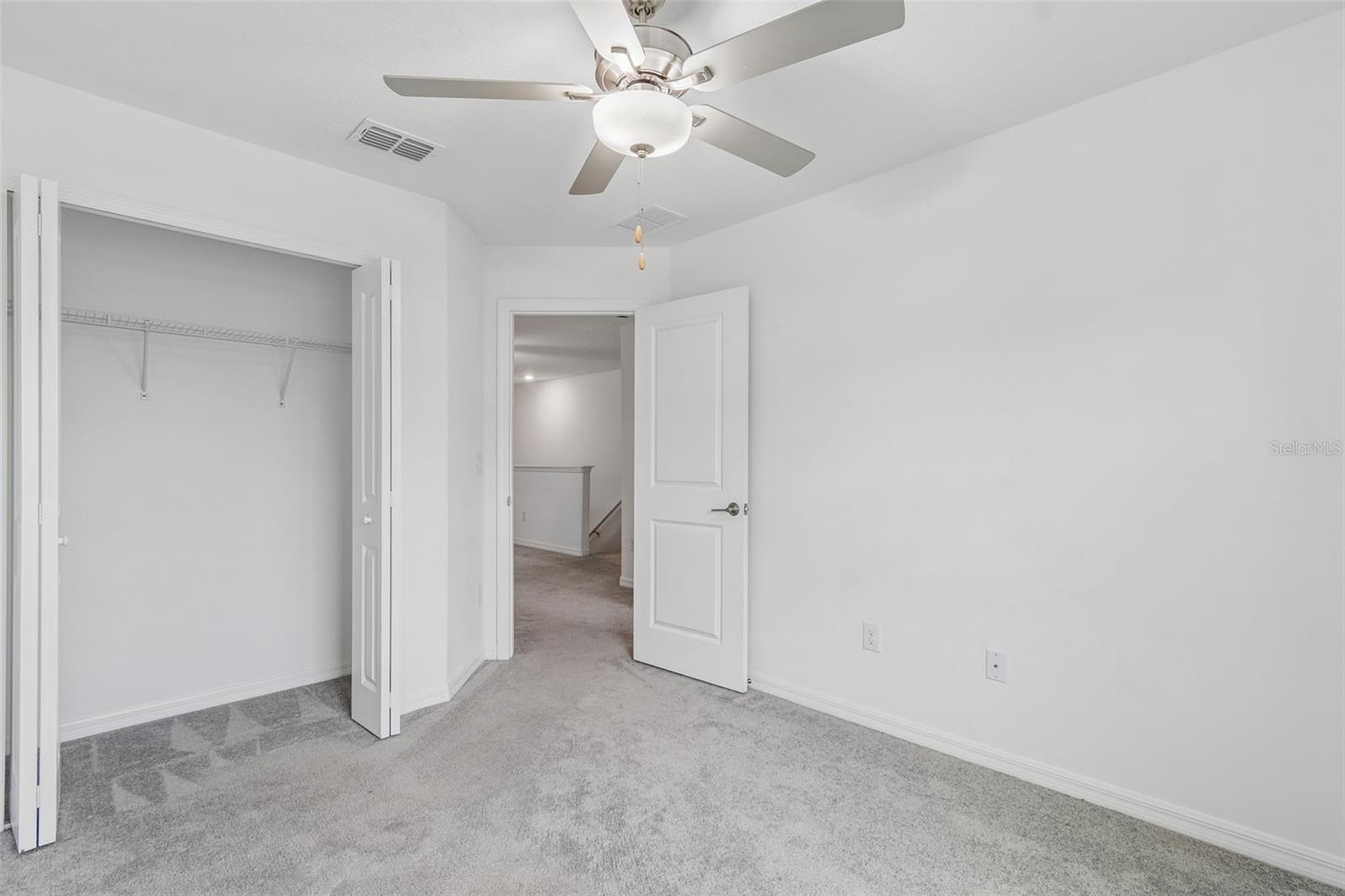 TOWNES/VERIDIAN - Residential Lease