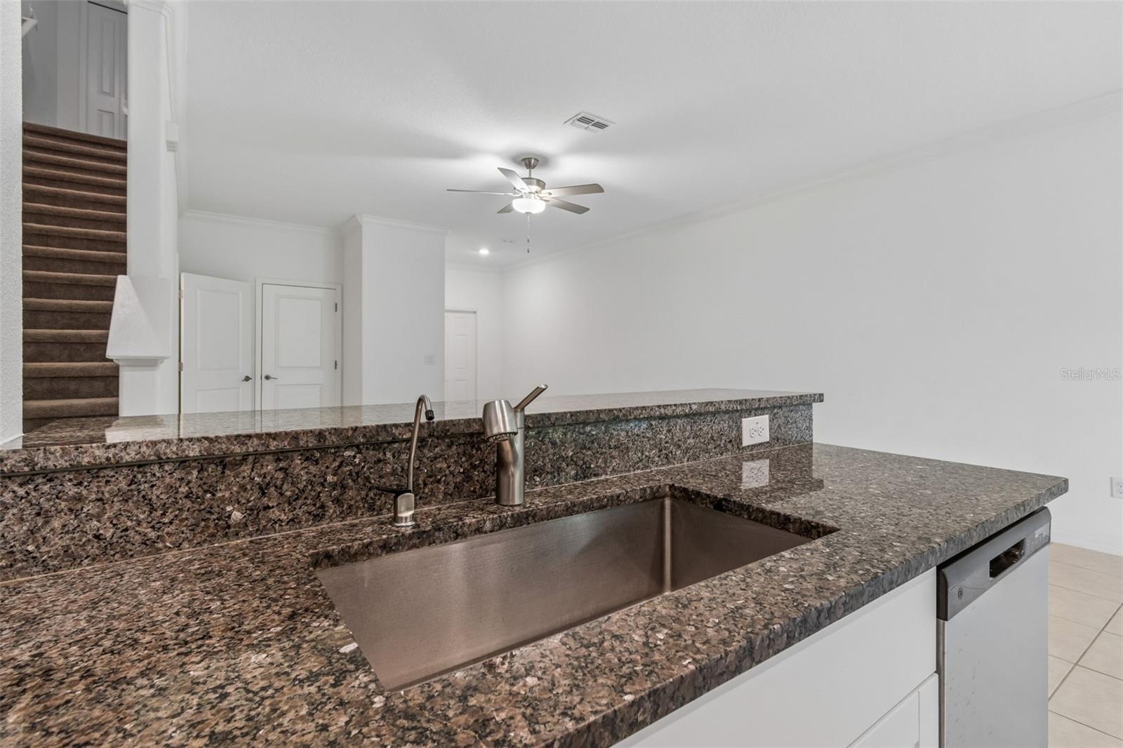 TOWNES/VERIDIAN - Residential Lease