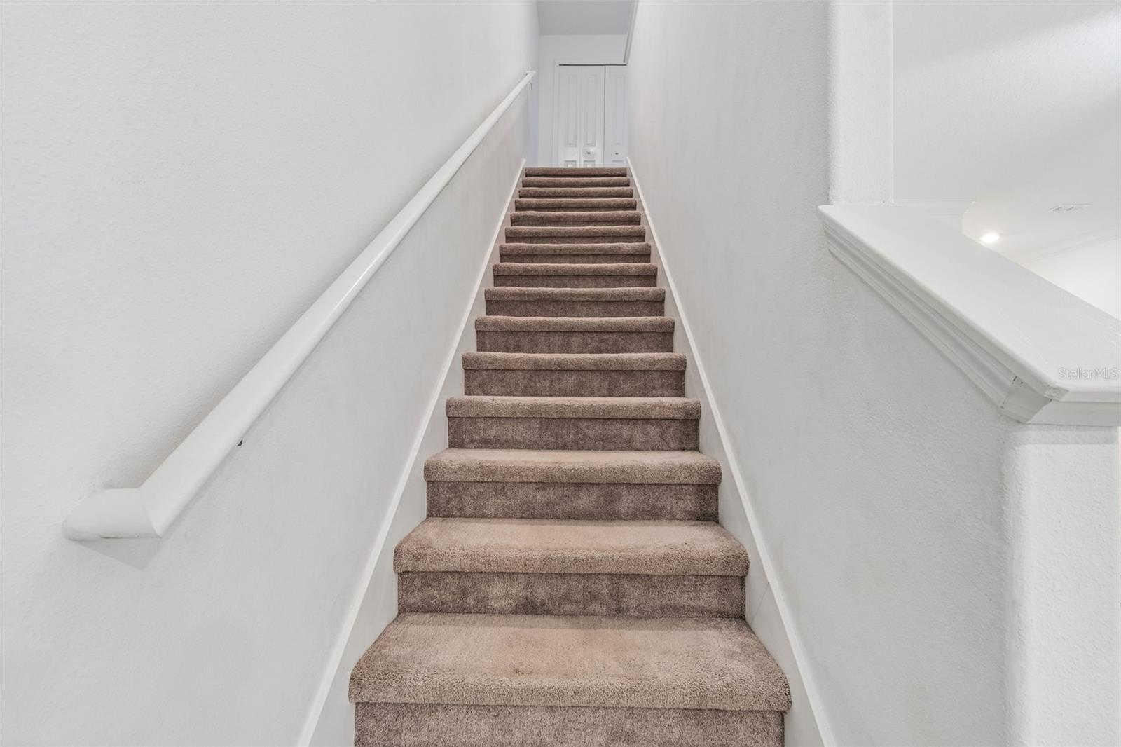 TOWNES/VERIDIAN - Residential Lease