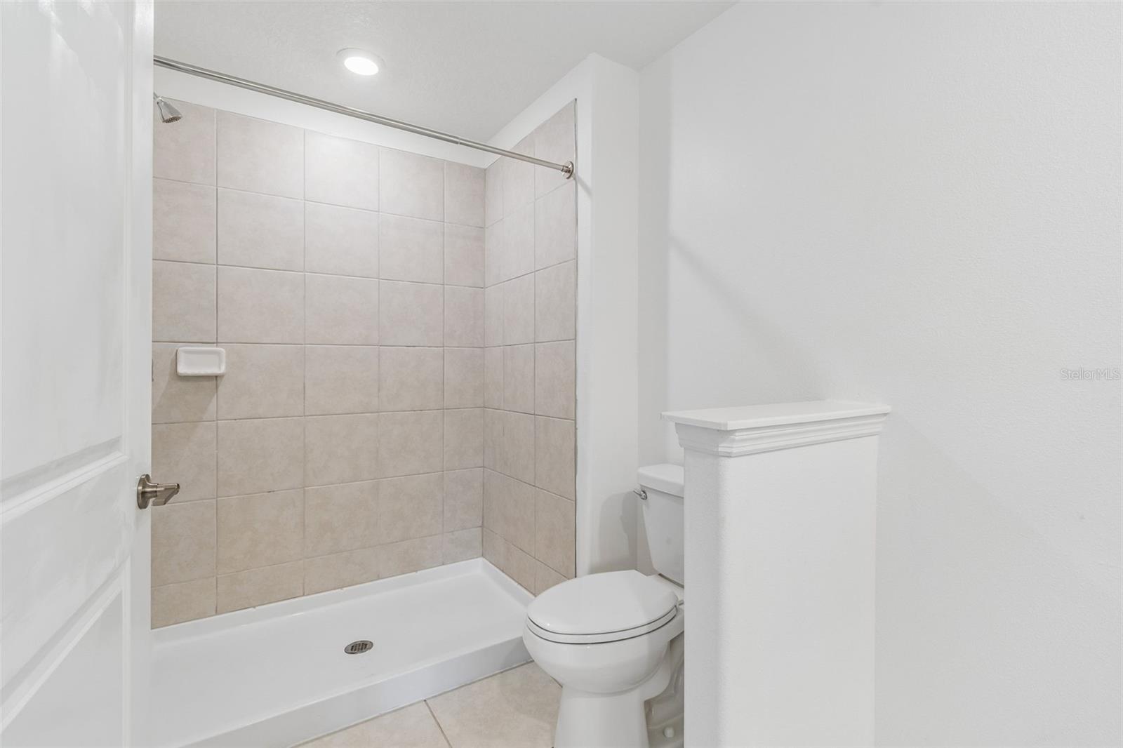 TOWNES/VERIDIAN - Residential Lease