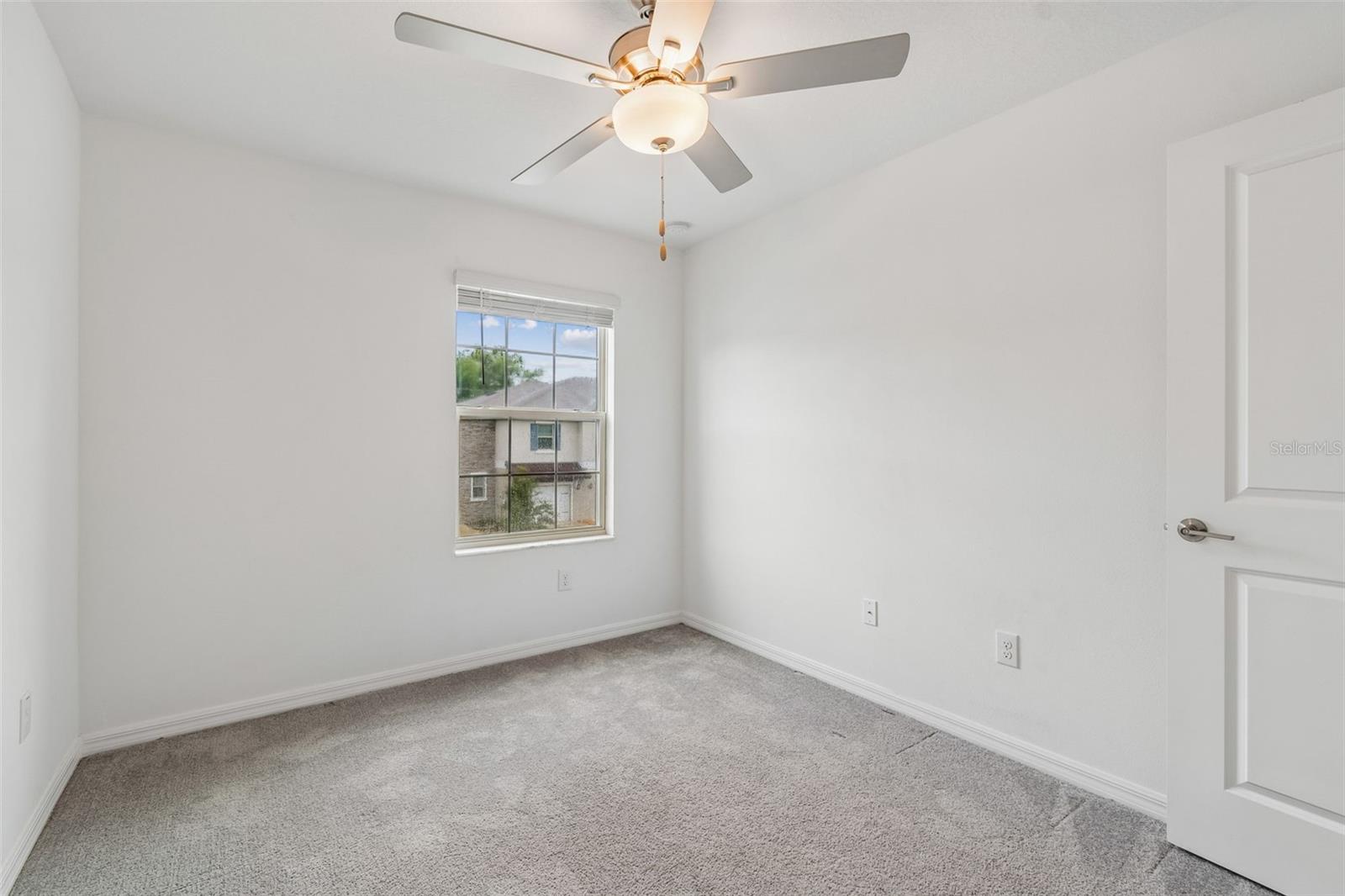 TOWNES/VERIDIAN - Residential Lease