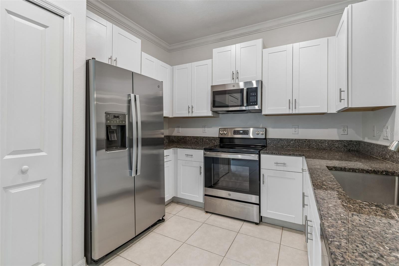 TOWNES/VERIDIAN - Residential Lease