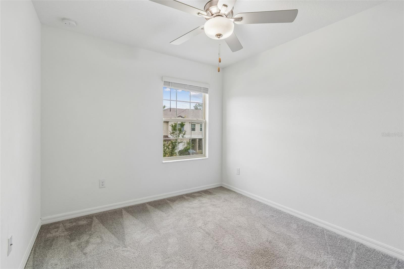 TOWNES/VERIDIAN - Residential Lease