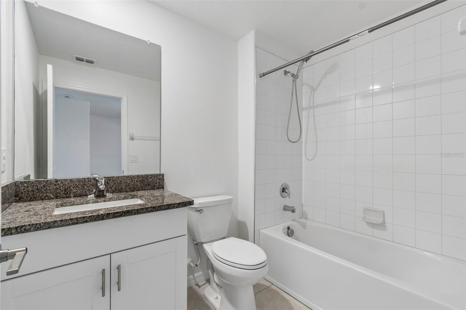 TOWNES/VERIDIAN - Residential Lease
