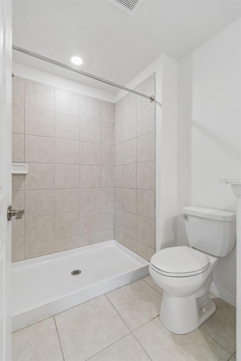 TOWNES/VERIDIAN - Residential Lease