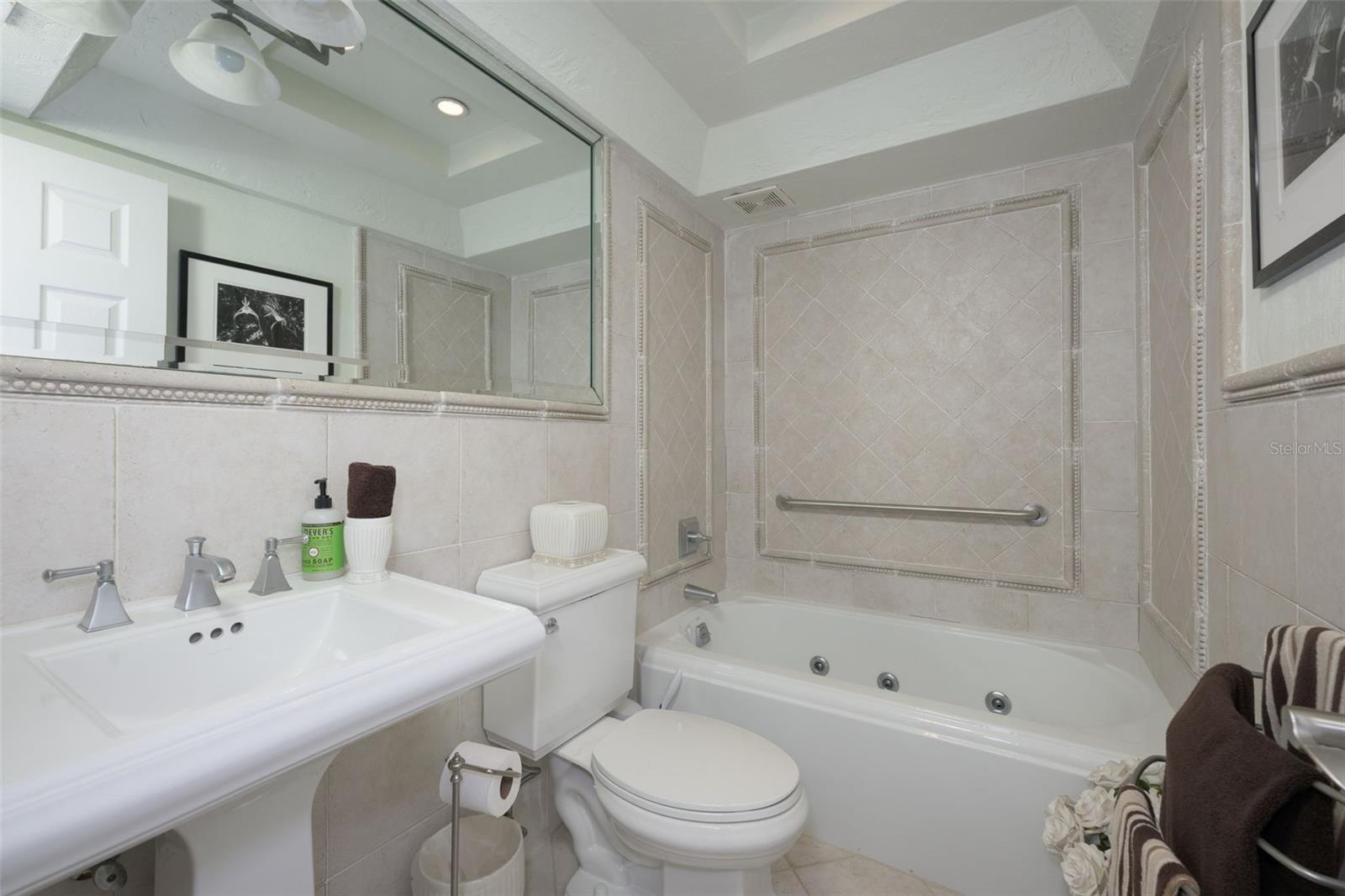 OCEAN MARINA CONDO PH I - Residential