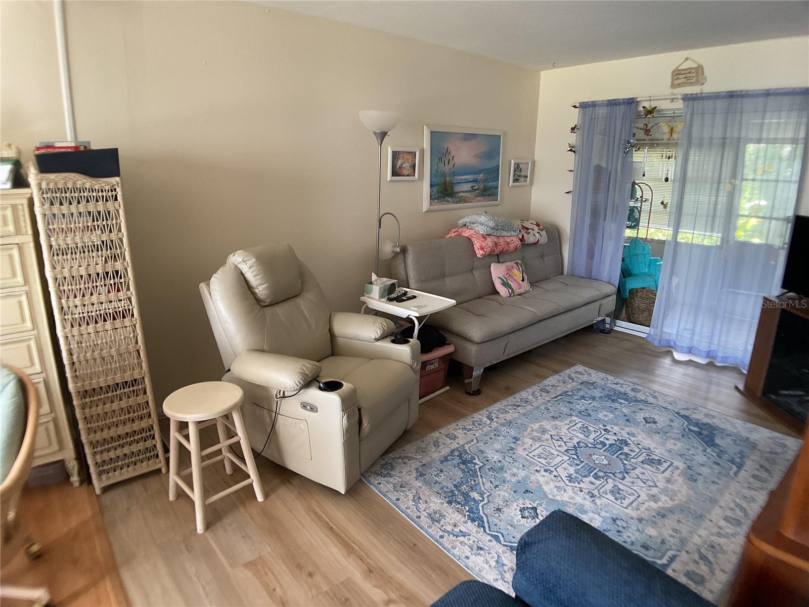THE THIRD BAYSHORE - Residential