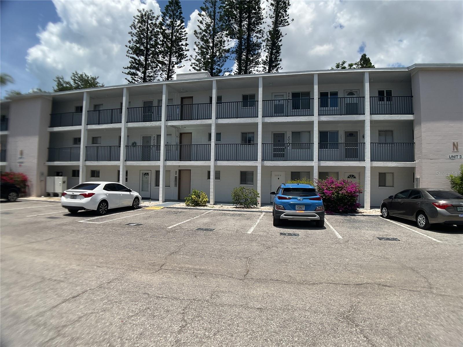 THE THIRD BAYSHORE - Residential