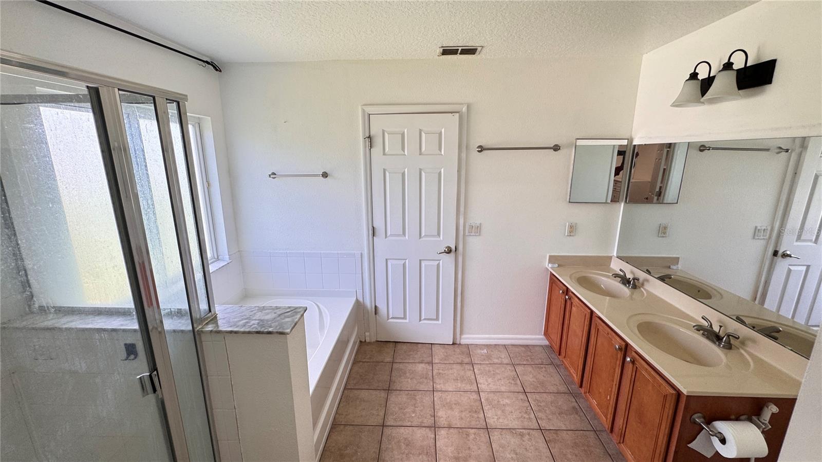 EAGLE CRK PH 01A - Residential Lease