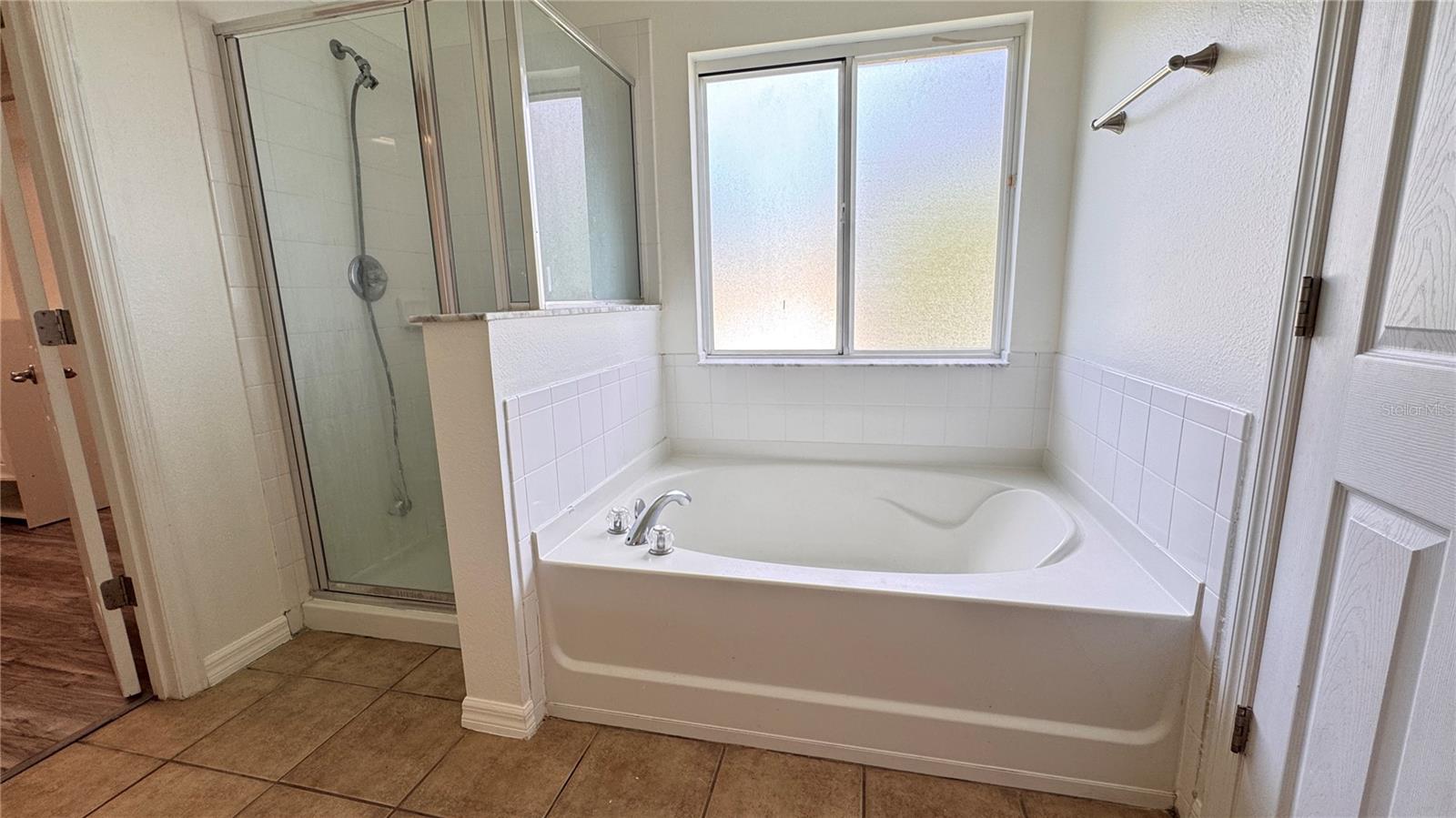EAGLE CRK PH 01A - Residential Lease