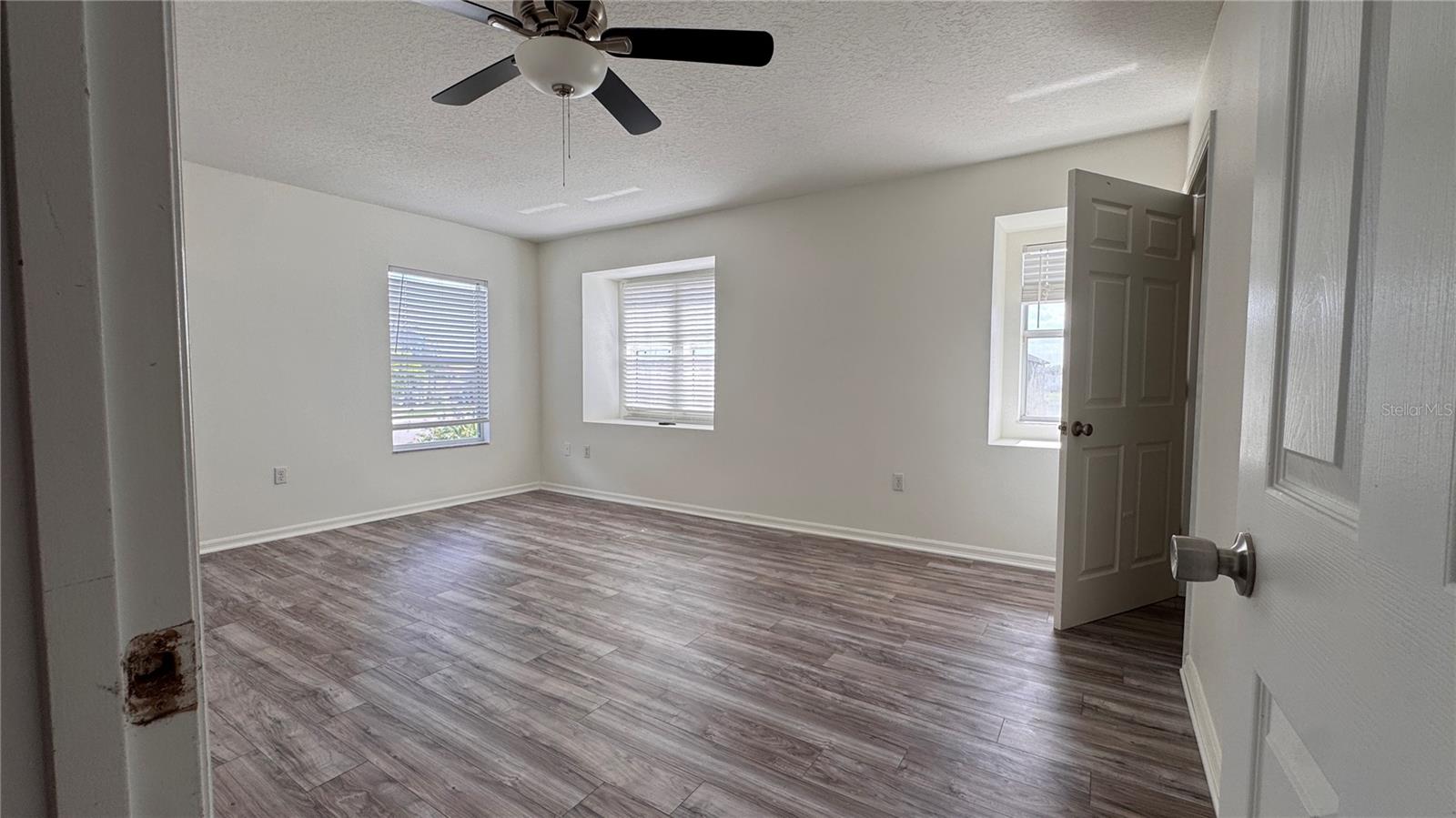 EAGLE CRK PH 01A - Residential Lease