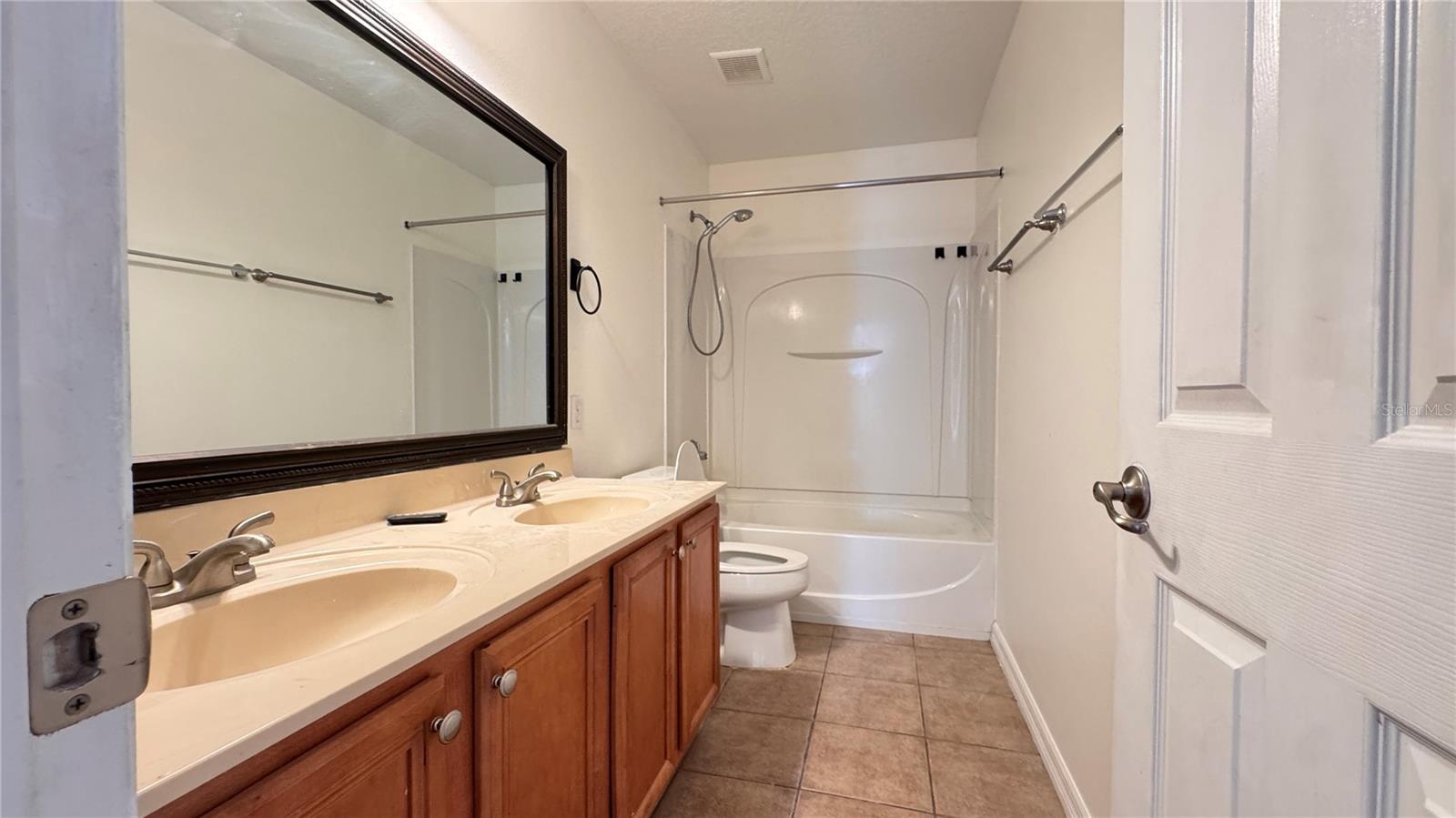 EAGLE CRK PH 01A - Residential Lease