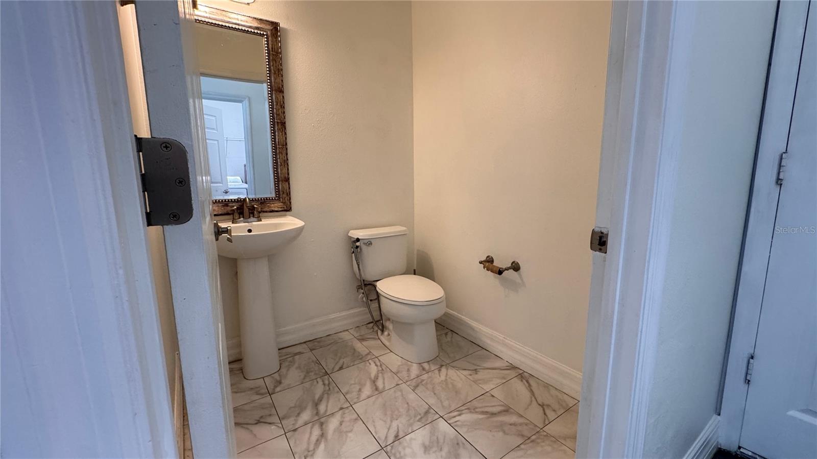 EAGLE CRK PH 01A - Residential Lease