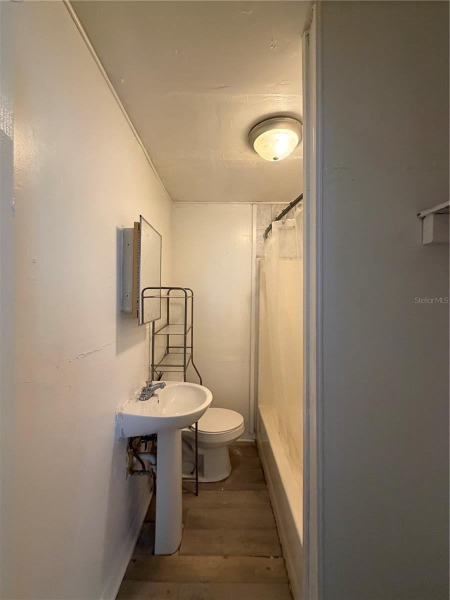 DIXIE GARDENS - Residential