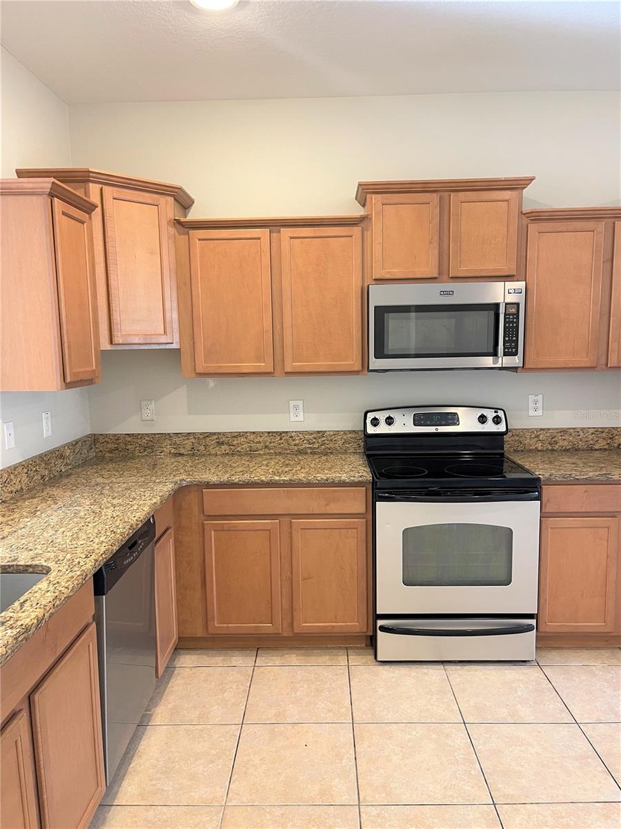 AUTUMNWOOD GROVE - Residential Lease