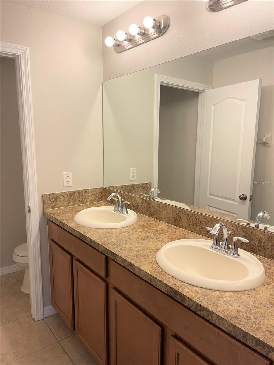 AUTUMNWOOD GROVE - Residential Lease