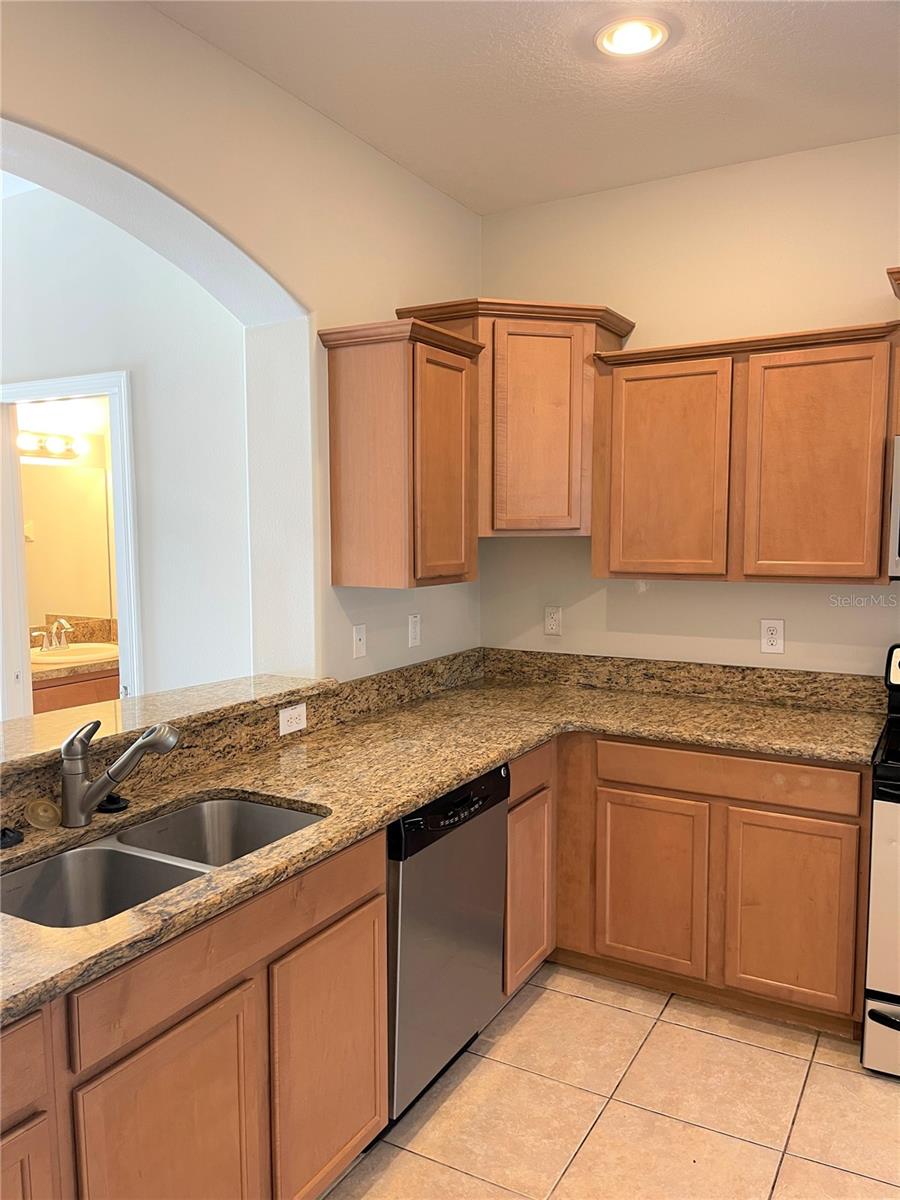 AUTUMNWOOD GROVE - Residential Lease