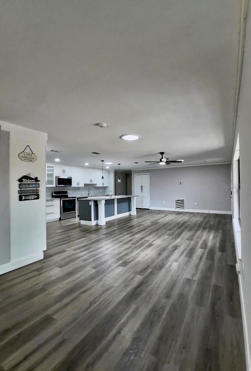 RAINBOW LAKES ESTATE - Residential