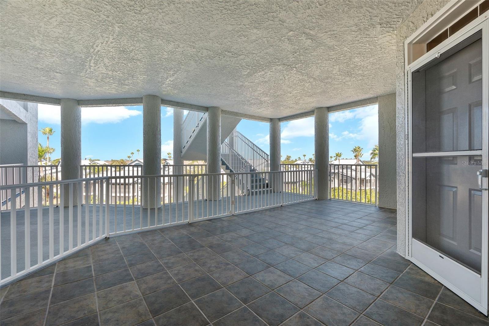 DOLPHIN BAY - Residential