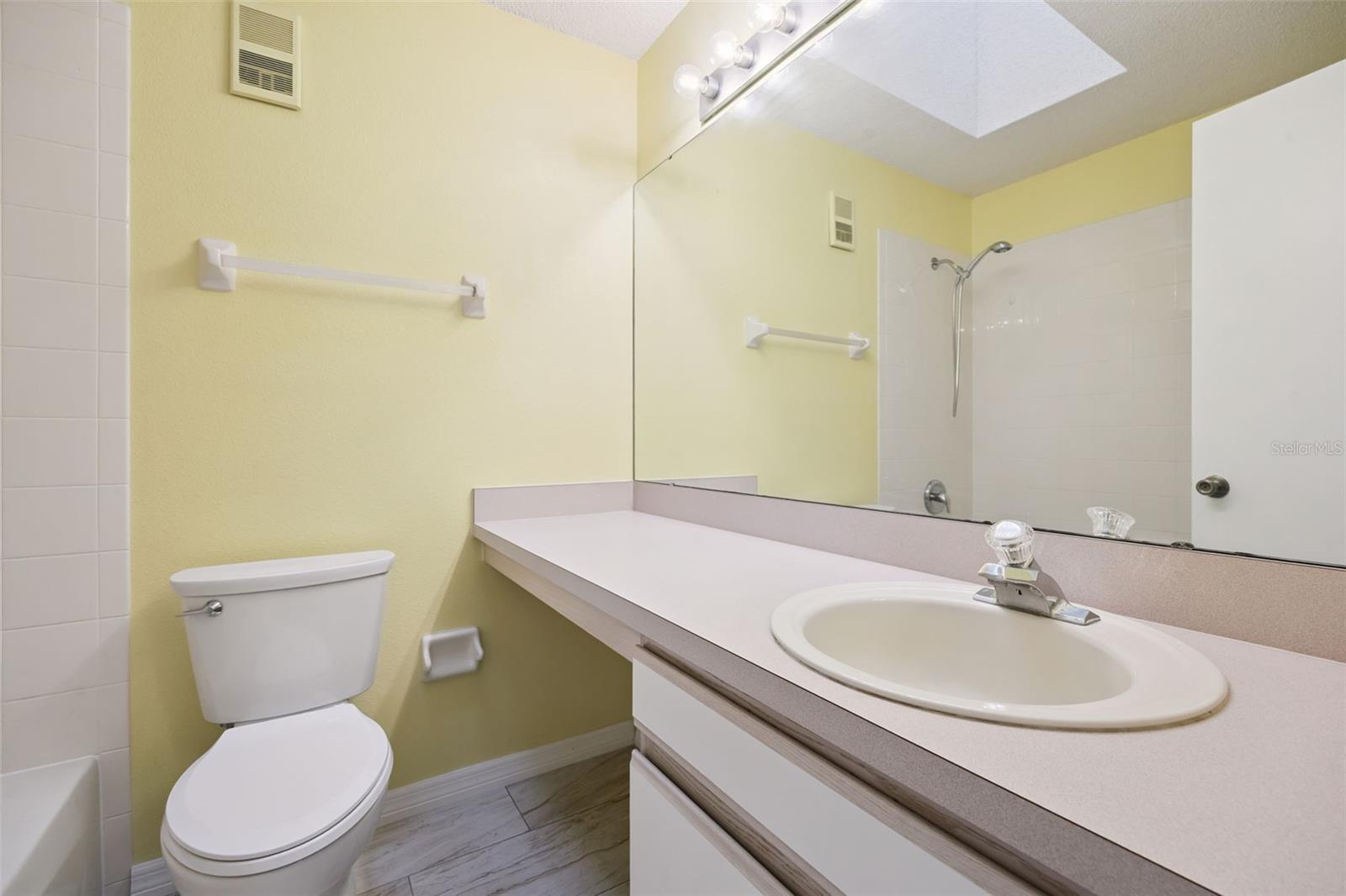 THATCHERS LANDING CONDO 03 - Residential