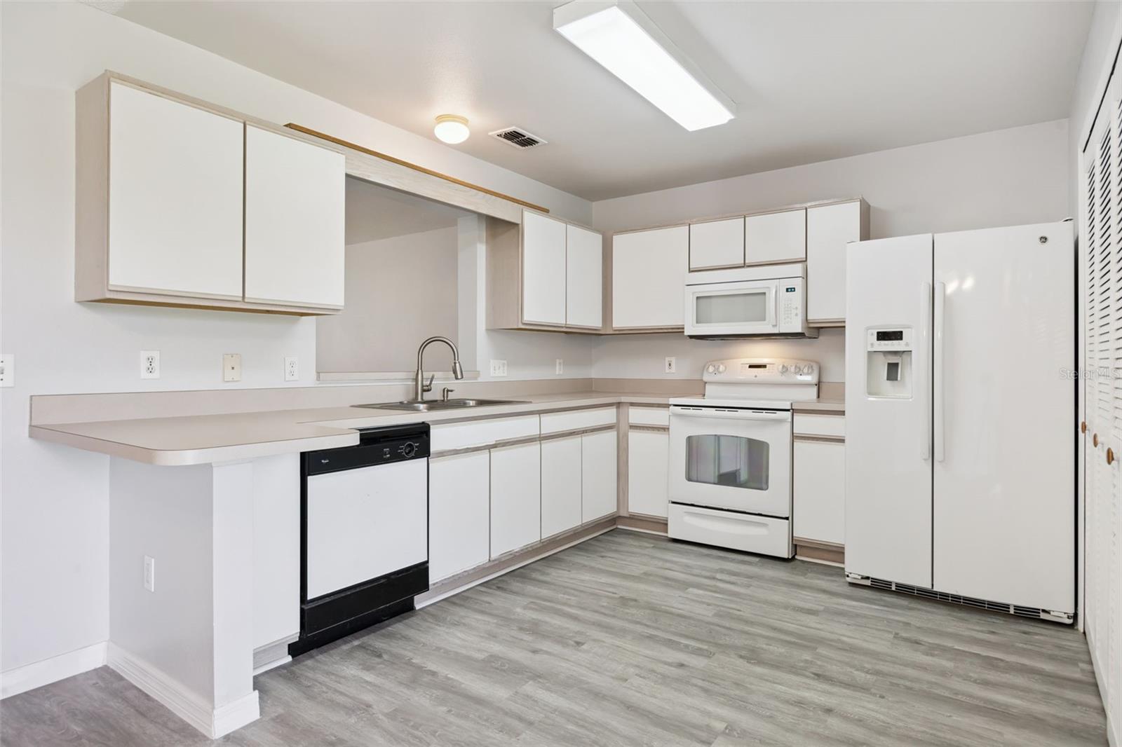 THATCHERS LANDING CONDO 03 - Residential