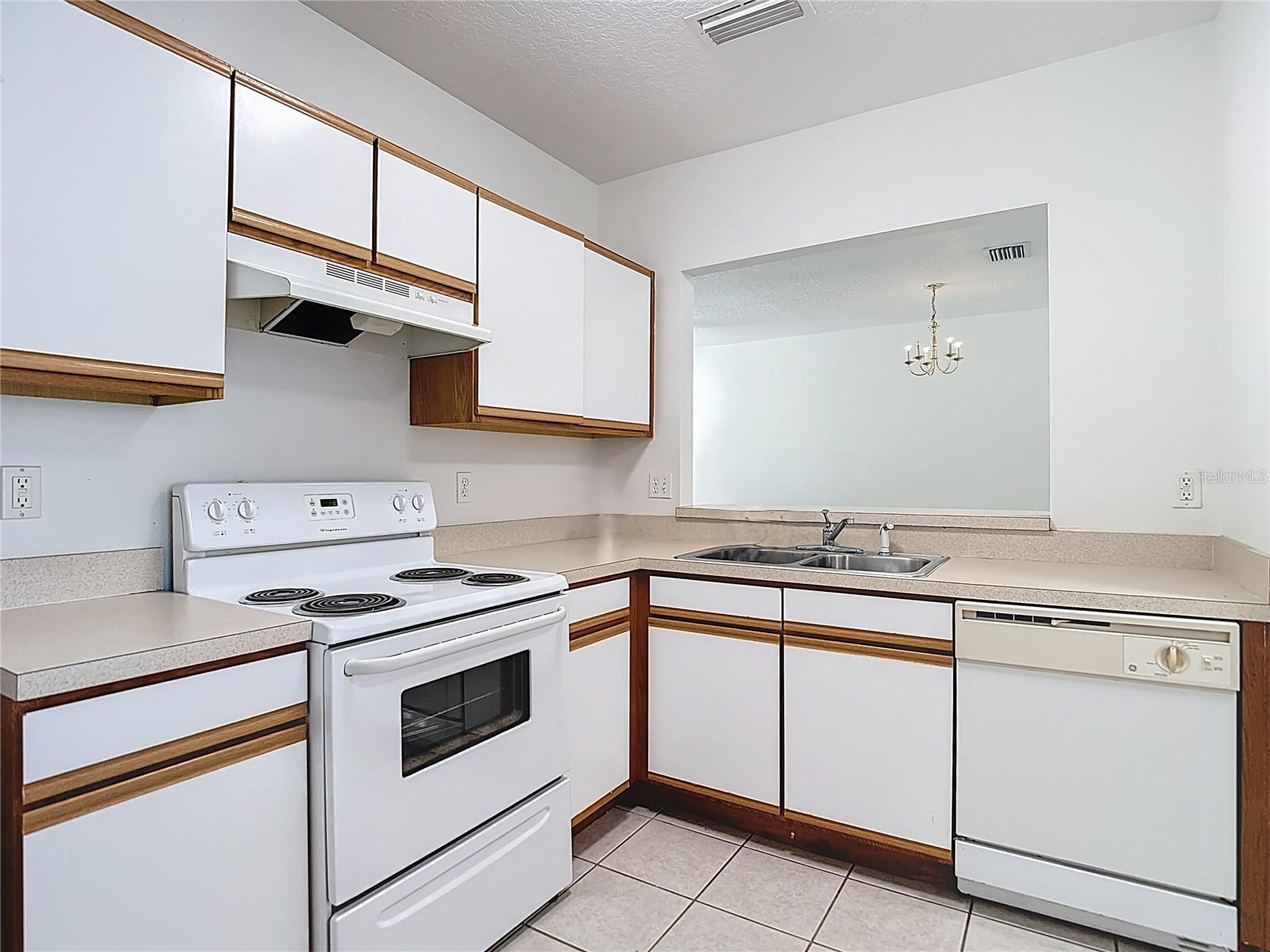 VILLAGES OF BLOOMINGDALE CONDO - Residential