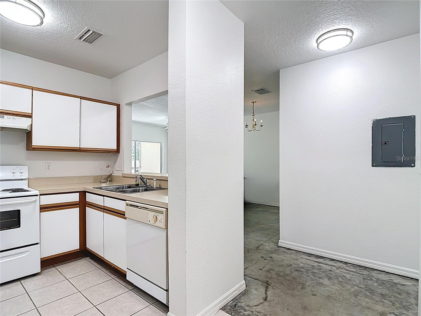 VILLAGES OF BLOOMINGDALE CONDO - Residential