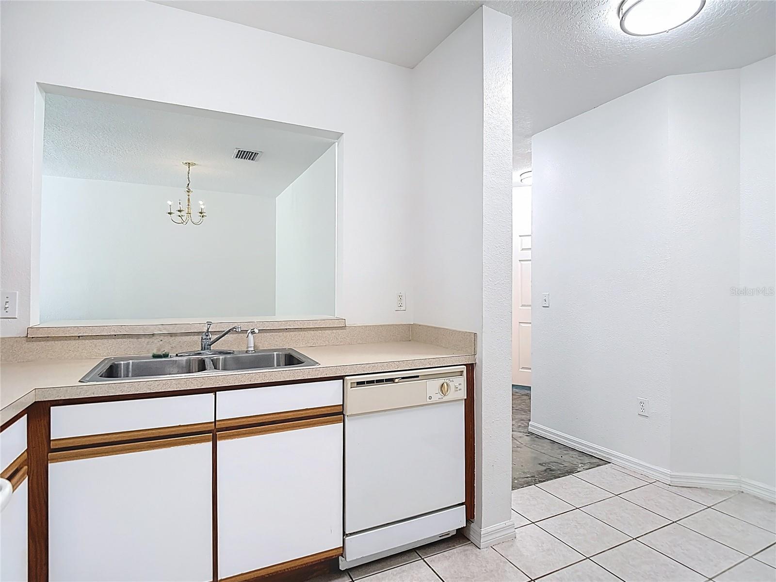 VILLAGES OF BLOOMINGDALE CONDO - Residential