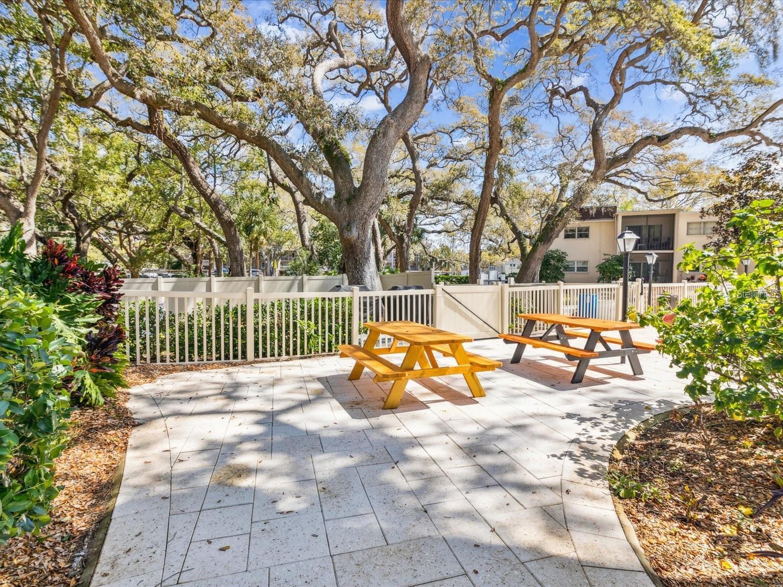 PATRICIAN OAKS - Residential