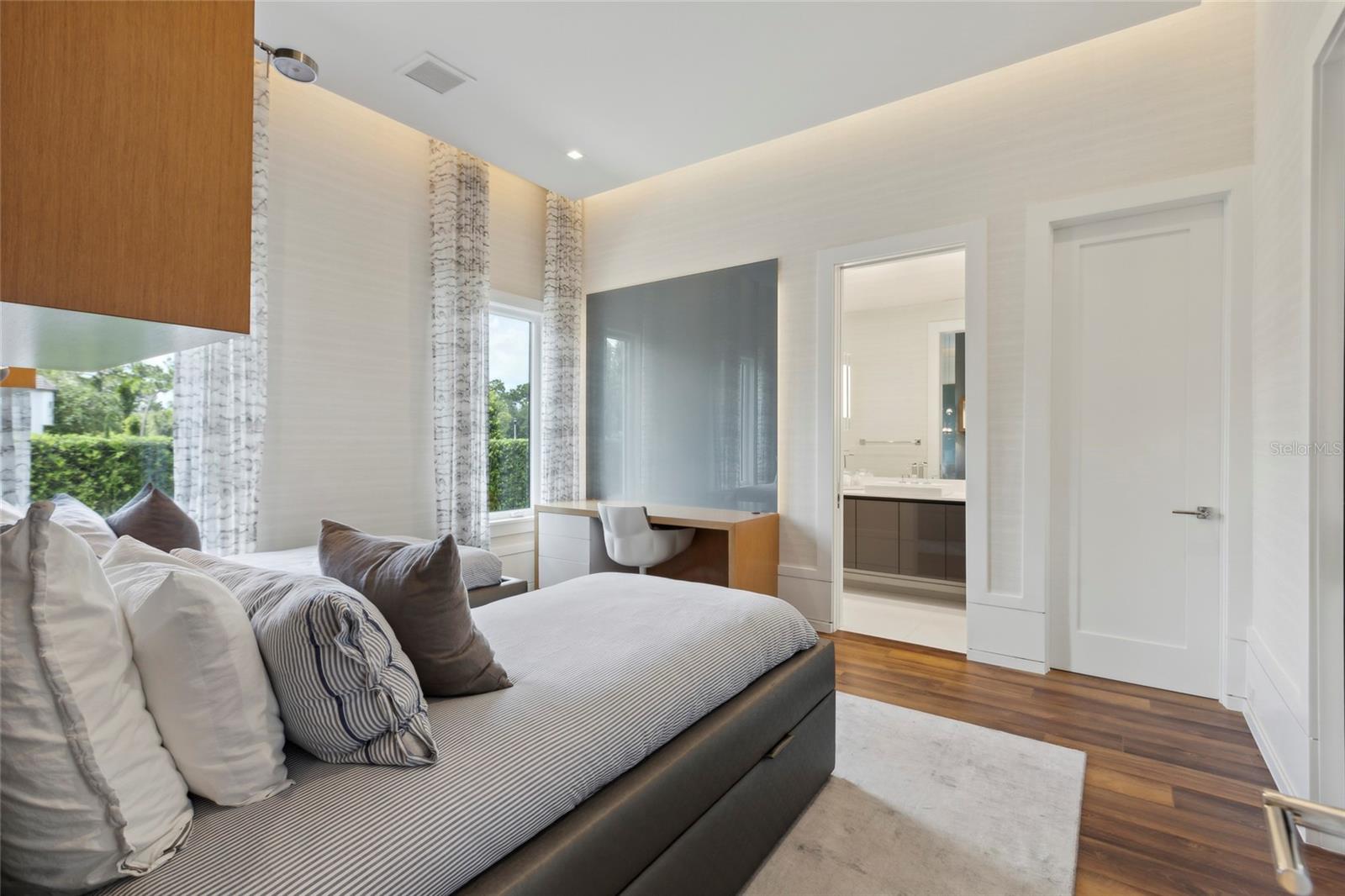 KEENES POINTE - Residential