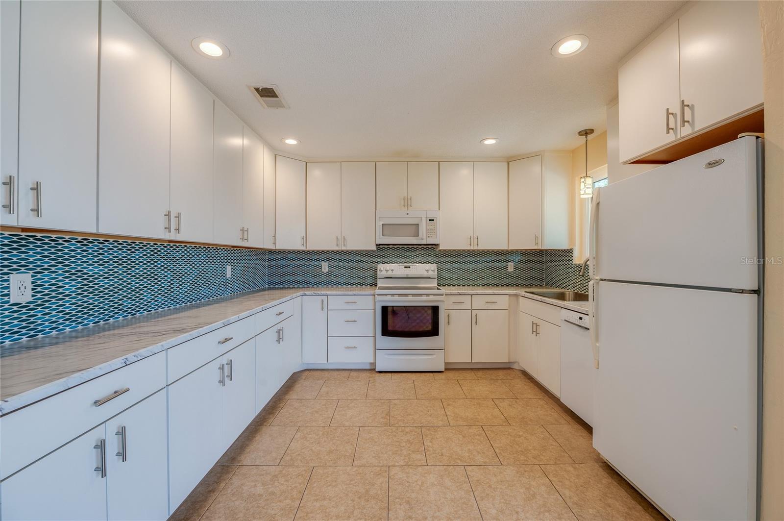 RAY MAR HEIGHTS BELLEWOOD - Residential