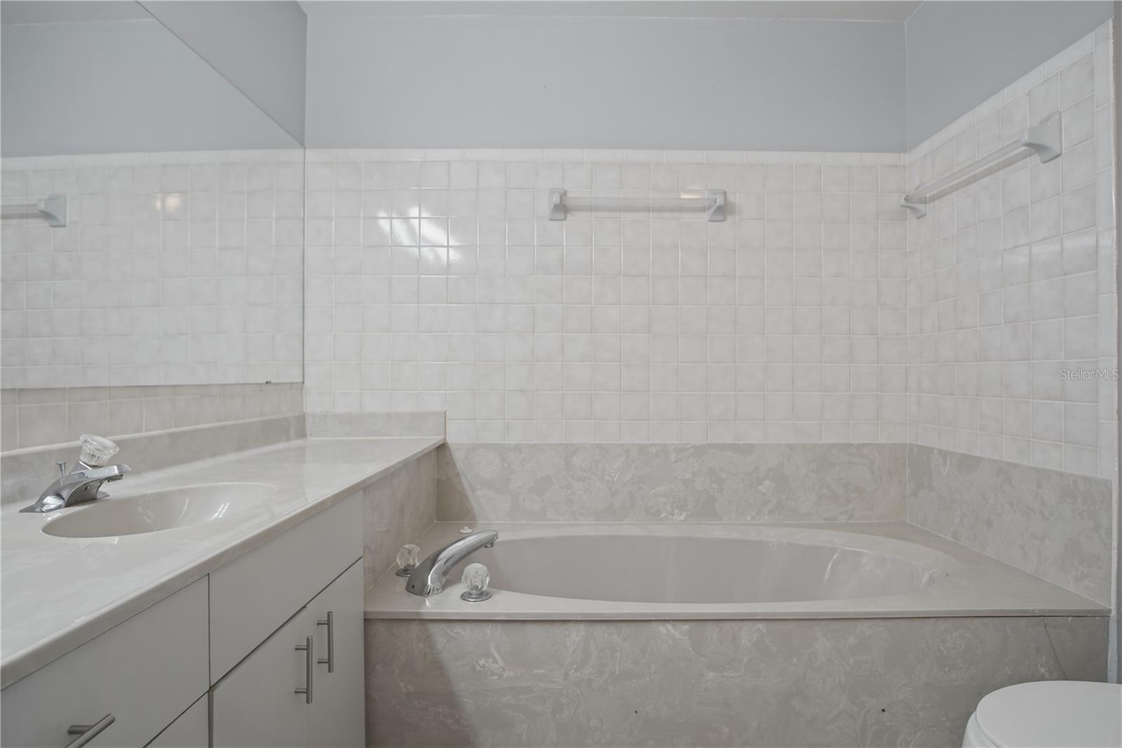 GRENELEFE CLUB ESTATES - Residential Lease