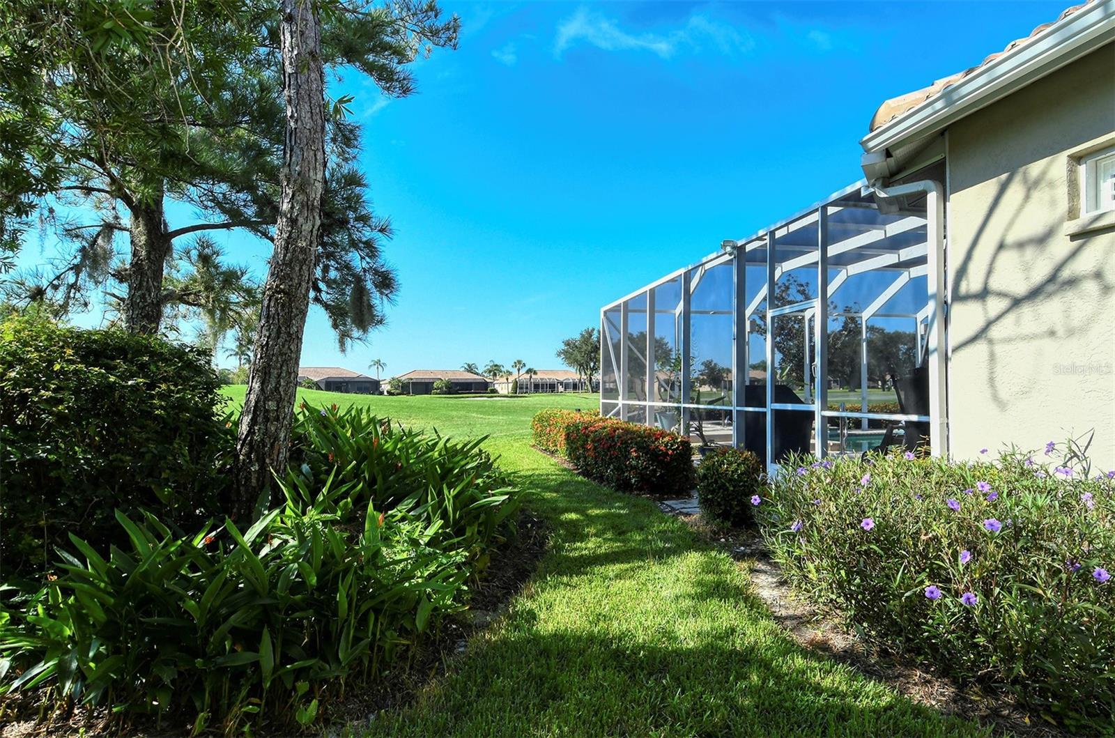 HERITAGE OAKS GOLF & COUNTRY CLUB - Residential