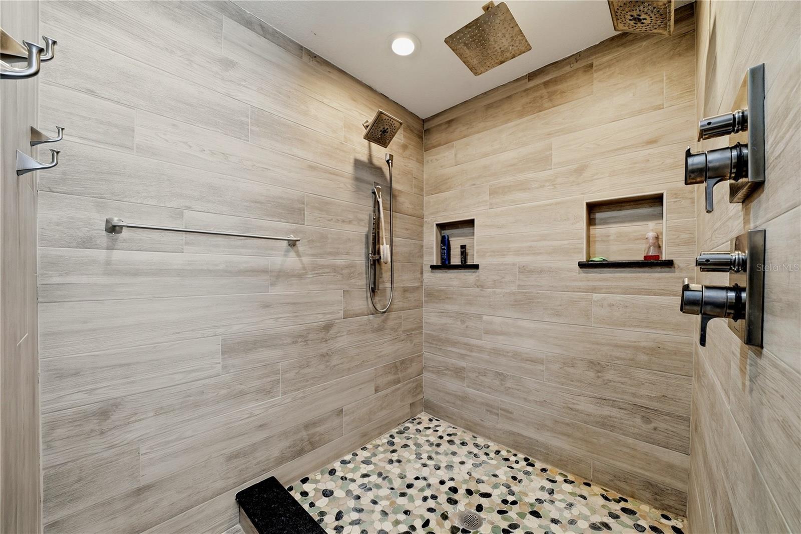 SANDPIPER POINT - Residential